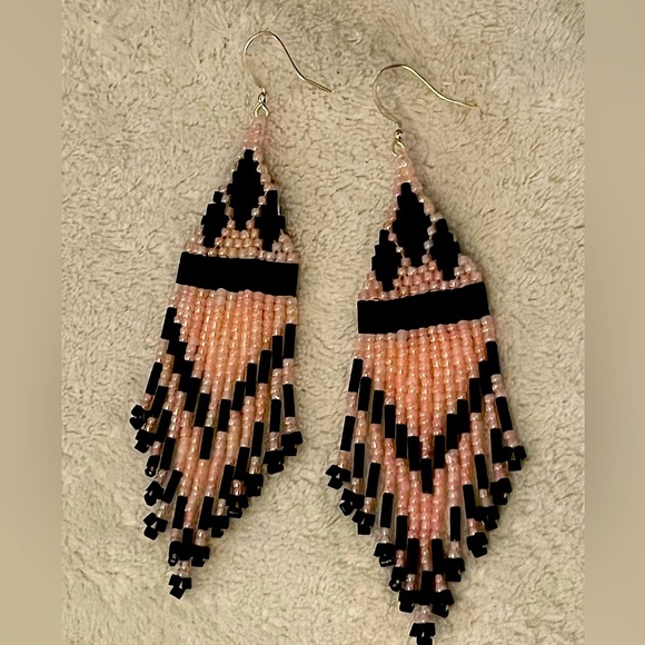 Pink iridescent Beaded Earrings - Picture 1 of 3